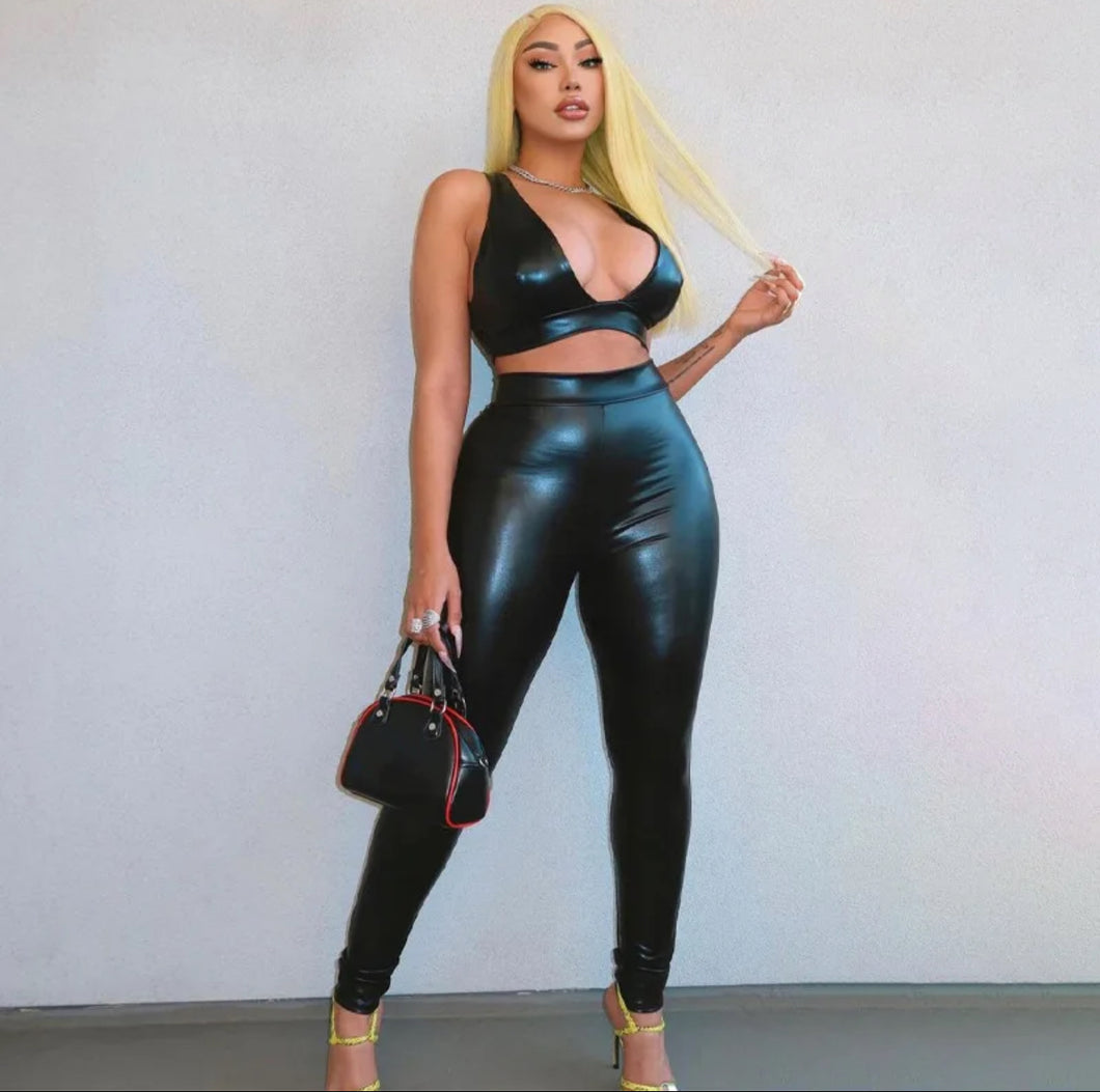 Black leather pants (no belt loop)