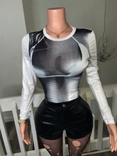 Load image into Gallery viewer, Black and white fitted shirt
